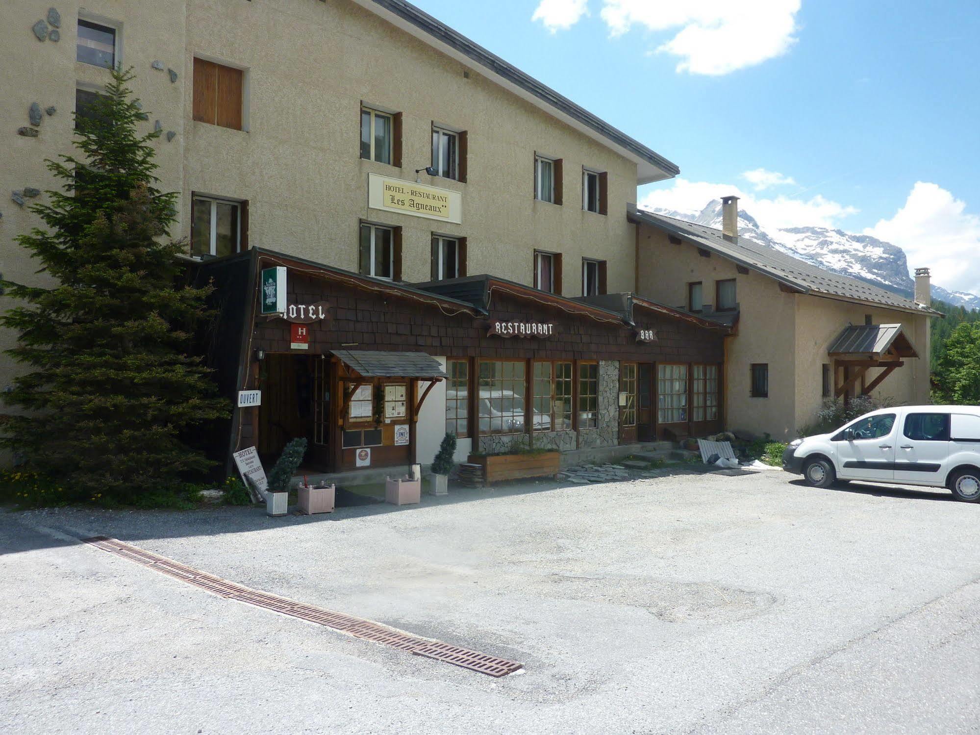 Les Agneaux Hotell Villar-dʼArène Exteriör bild